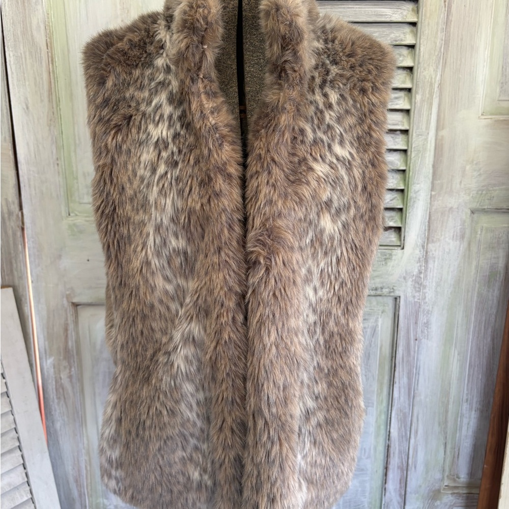 Banana Republic Faux Fur Vest in Beige and Cream
